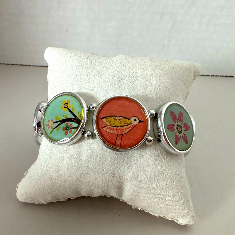 Super cute bird and flowers stretchy bracelet.